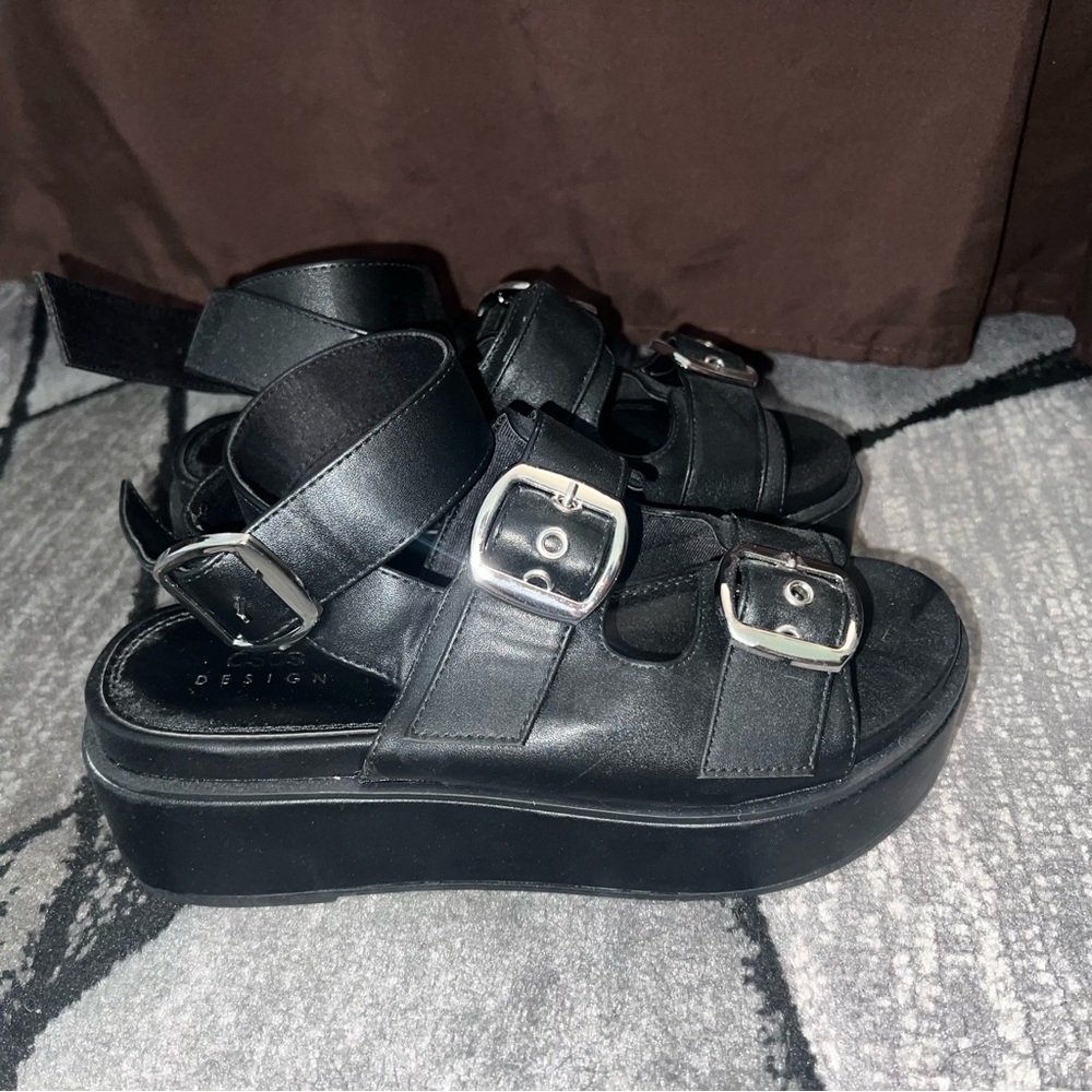 NEW ASOS DESIGN Wide Fit Thistle chunky buckle flatform sandal in black